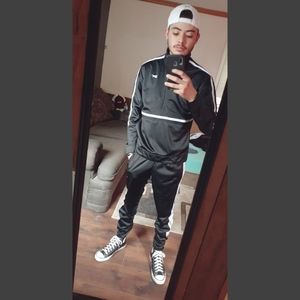 Meet your Posher, Tomas